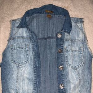 Women’s crop denim vest